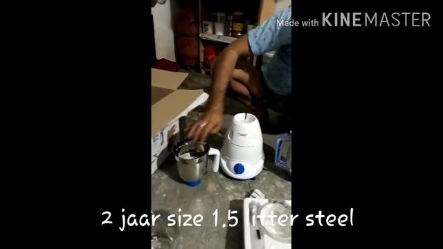 Prestige Plus Atlas 750 w Juicer Mixer Grinder (4 Jars,Blue,White) Review Video by Flipkart...... смотреть онлайн