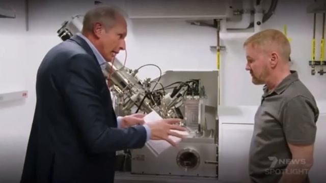 The ever kooky Garry Nolan collecting ball shavings from Ross Coulthart смотреть онлайн