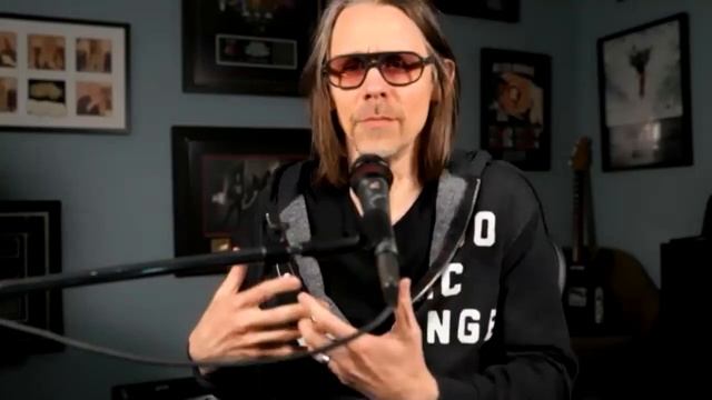 Myles Kennedy: "For me it's not the music business, it's the songwriting business" смотреть онлайн
