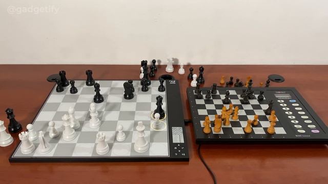 Novag Obsidian Chess Computer vs. DGT Centaur 👑 Gadgetify смотреть онлайн