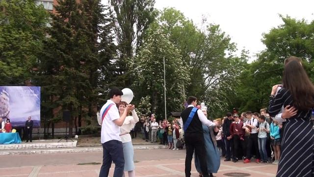 выпускники и учителя 2019 гимназия "Вектор" г. Зеленоградск смотреть онлайн