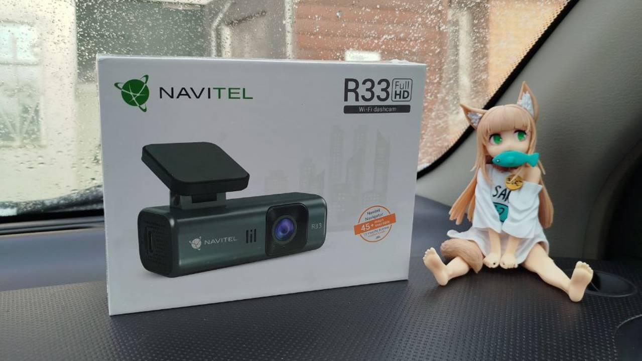Видеорегистратор NAVITEL R33 вечером