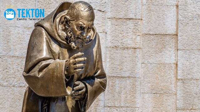 El demonio ataca al Padre Pio de Pietrelcina en el confesionario смотреть онлайн