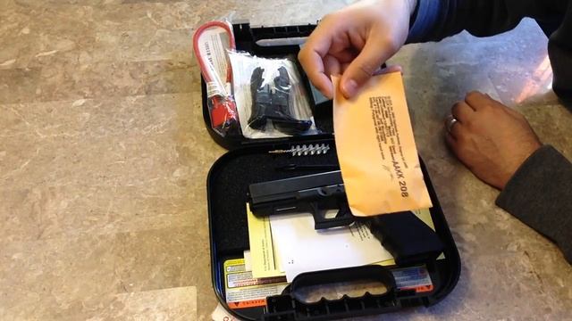 Glock 17 4 Generation Unboxing "Blue Label Program" смотреть онлайн
