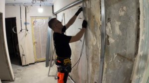 Как зашить стену гипсокартоном. Полный видео обзор с пошаговой инструкцией.