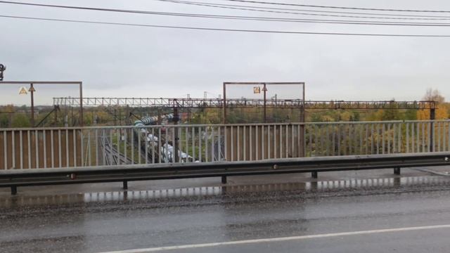 Электровоз 2ЭС5К-273,с грузовым поездом,проходит станцию Апатиты по первому пути станции!! смотреть онлайн