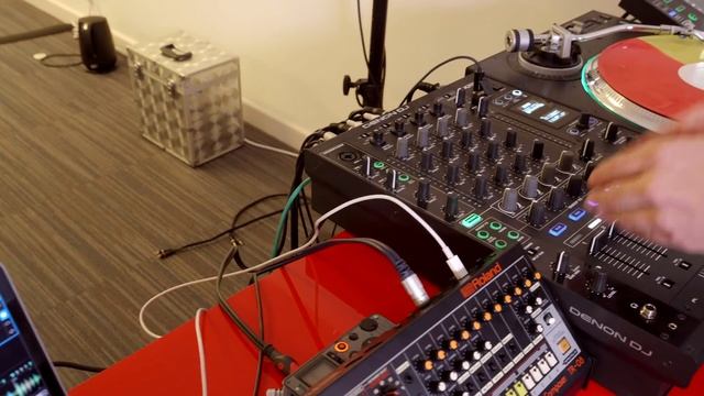 Serato DJ Pro X Roland: TR-SYNC First Look! смотреть онлайн