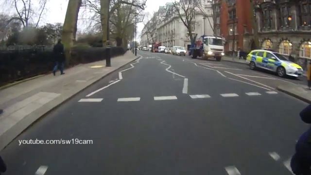 Golden Boy Coach - plenty of time to see pedestrian at zebra crossing. (Contempt for pedestrians) смотреть онлайн