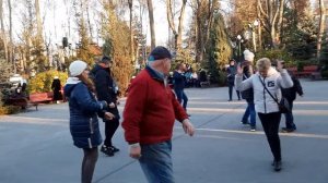 А ТЫ ТАНЦУЕШЬ КАК ДЫМ,ТУДЫМ СЮДЫМ