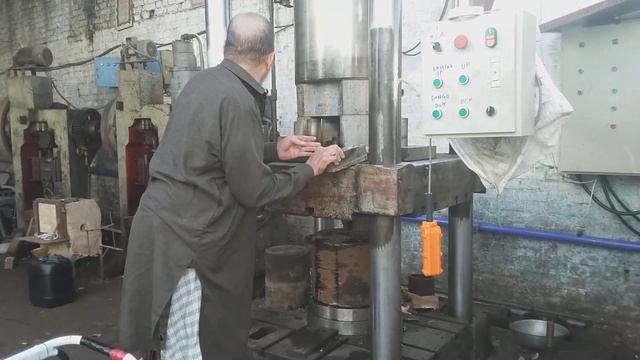Hydraulic Press 350 Tons Toshiba | We are going to Excavator bucket teeths смотреть онлайн