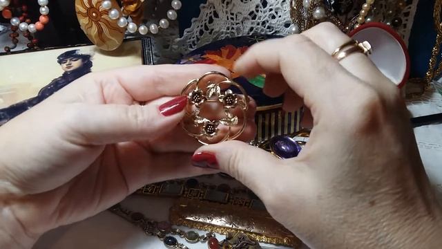3. Распаковка посылки с винтажными украшениями из Америки