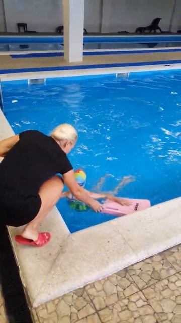 Анапа. БАССЕЙН MORE. УЧИМСЯ ПЛАВАТЬ смотреть онлайн