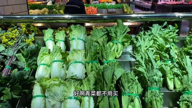 男朋友今天休假和小何逛商场，买了菜和生活用品，又是美好的一天 смотреть онлайн