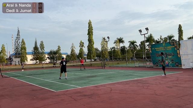 Tennis Match : Arai & Bg Nanda VS Mas Dedi & Jumat di Lap TGI Belilas смотреть онлайн