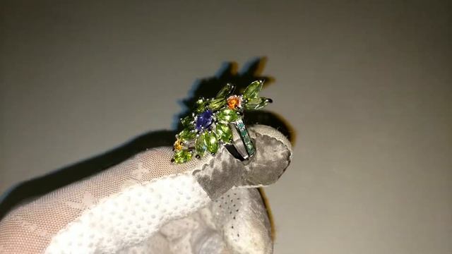 Кольцо с Перидотом (Хризолитом), Танзанитом, Сапфирами и Изумрудами смотреть онлайн