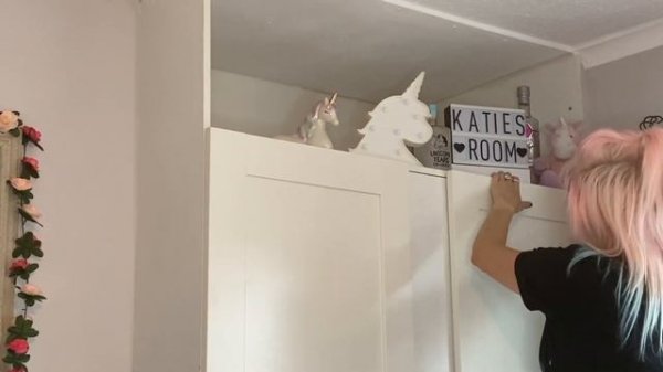 Tidy My Room With Me! Cleaning My Desk | Katie Sulls x |