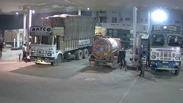 SECURUS CCTV - 1.3 Megapixel IP Cameras at Petrol Pump - Night Time смотреть онлайн