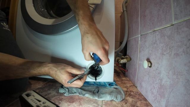 Ремонт стиральной машинки BOSCH Serie 4. Не сливает воду. #ремонтстиральныхмашин #bosch смотреть онлайн