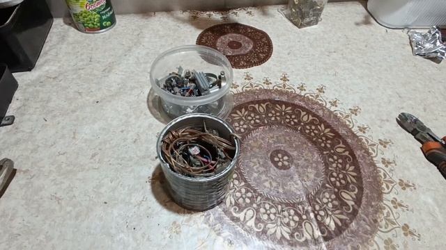 РАЗОБРАЛ КУЧУ НАЙДЕННОГО ХЛАМА НА ЦВЕТМЕТ! МЕДЬ, ЛАТУНЬ, АЛЮМИНИЙ! ТЕХНИЧЕСКОЕ СЕРЕБРО! ПОИСК МЕТАЛА смотреть онлайн