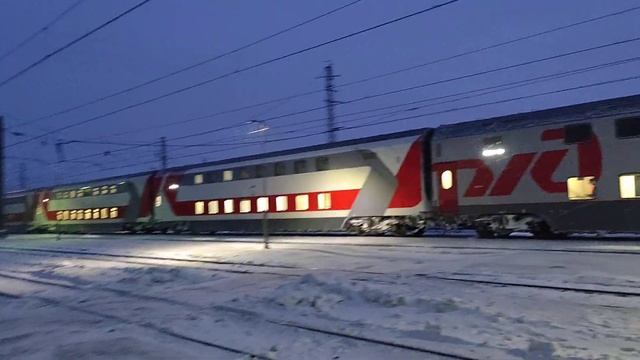 ЭП 20-072 в "хвосте" состава. смотреть онлайн