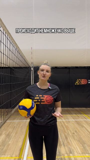 Техника выполнения передачи сверху двумя руками за голову 🏐 смотреть онлайн