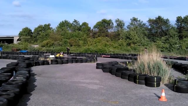 Erstes Mal Bambini Kart fahren mit 4 1/2 Jahren. смотреть онлайн