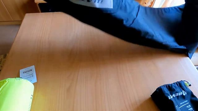 REV'IT! Acid 3 H2O rain pants & Cyclone 3 H2O rain jacket Unboxing смотреть онлайн