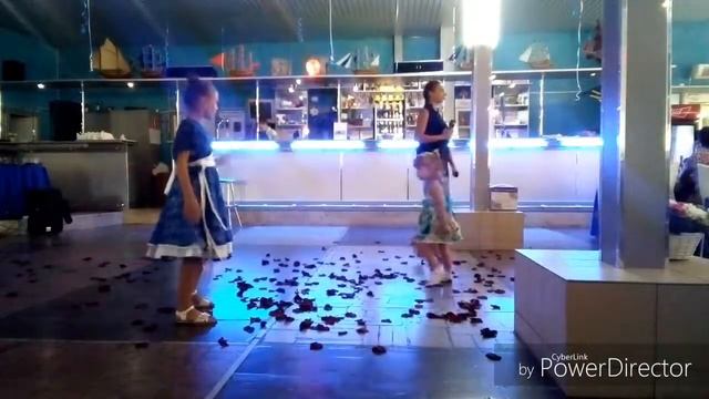 Полина на вечеринке, веселится на полную. смотреть онлайн