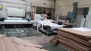 Экспресс-обзор возможностей планшетного ламинатора STANBER и откидного резака