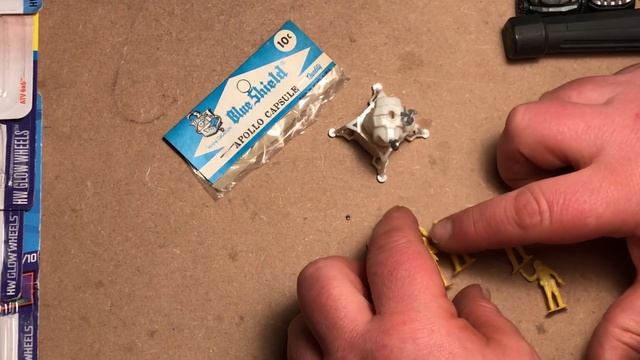 Opening "Blue Shield Apollo Capsule" Vintage 1970s Space Toy: Lunar Module + Mini Astronauts AWESOM смотреть онлайн