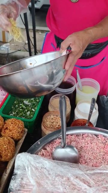 Рецепт тайской кухни. Попробуй салат из свиной кожи #bankatravel #berlianaworld #рецепты #тайланд