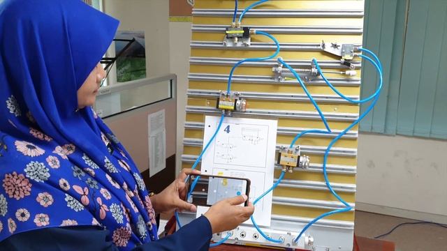 PORTABLE PNEUMATIC WITH (HP REVEAL) AUGMENTED REALITY TRAINING KIT смотреть онлайн
