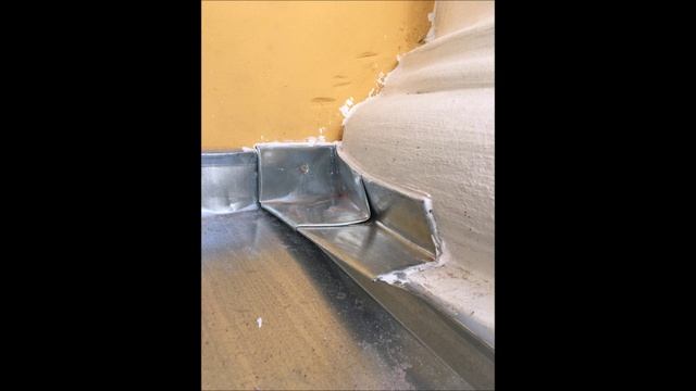 Карниз колокольни с обходом баз полуколонн