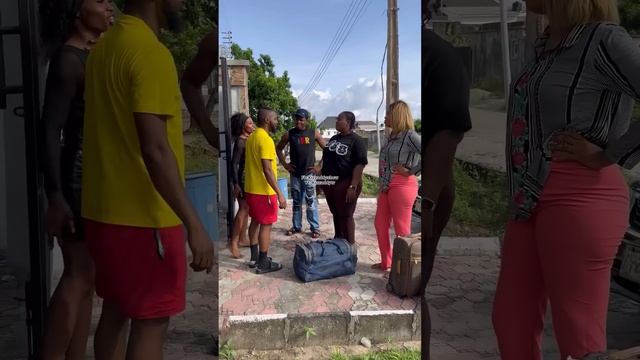 This maid seized her madam’s car key claiming to be the new boss after being picked from the gutter смотреть онлайн