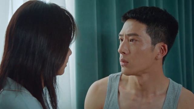 Isteri membenci suami selama 10 tahun, melihat pakaiannya, menyedari dia salah! смотреть онлайн