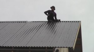 Строительство двухскатной крыши, гидроизоляция, кровля, обрешётка, чердак, постройка дома.