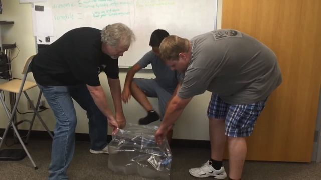 2 big men stuff a 10 year old into a zip lock bag. Liquid Solution Brining Bag Burst Test смотреть онлайн