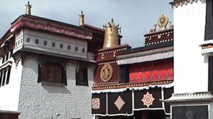 Тибет. Лхаса. Самое посещаемое место - монастырь Джоканг. (20 лет назад).