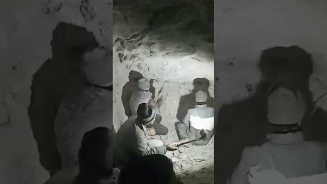 How difficult to mine gem's stone at mountains near K2 /How people of GB mining ⛏️ смотреть онлайн