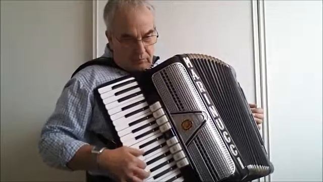 La petite brunette musette wals смотреть онлайн