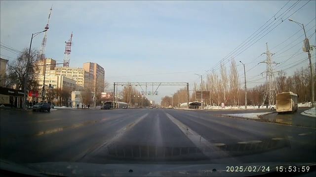 КоАП РФ Статья 12.12. Проезд на запрещающий сигнал светофора или на запрещающий жест регулировщика