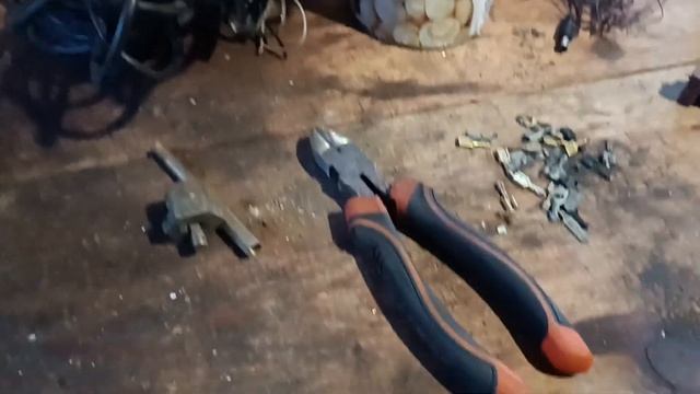 РАЗОБОР ХЛАМА НА ЦВЕТМЕТ! МЕДЬ, ЛАТУНЬ! ПОИСК МЕТАЛА! ПОИСК МЕДИ! ДОБЫВАЮ МЕДЬ! смотреть онлайн