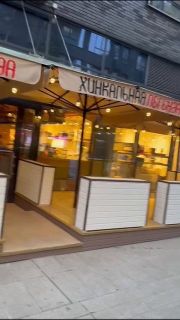 Уличный зонт на центральной опоре с брендированием от производителя смотреть онлайн