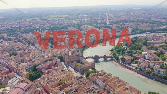 Inscription on video. Verona, Italy. Flying over the historic city center. Castelvecchio Castello S смотреть онлайн