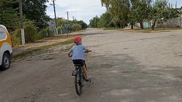 Село Таверівка Полтавської області. Поїздка на велосипедах Нестора й Богдана смотреть онлайн