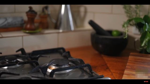 Куриные крылышки Баффало от Фрэнка смотреть онлайн