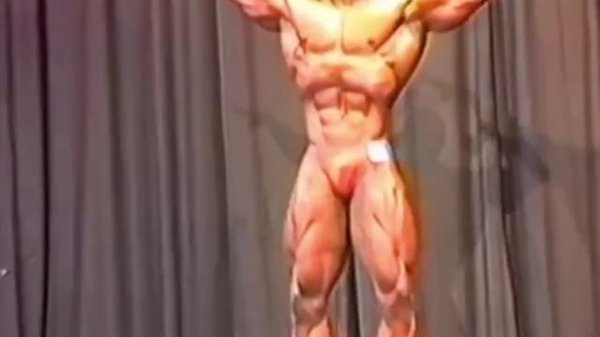 Позирование Брайана Бьюкенена, 1984 г