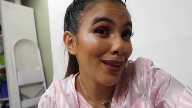 WHAT'S INSIDE A 5 YEAR OLD BEAUTY BLENDER? My dog ate it so I might as well you know смотреть онлайн