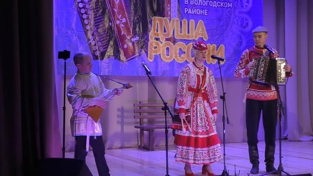 Частушки! Еще картошка не взошла а она её окучила! смотреть онлайн