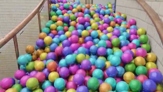 Funny Reverse-Ball Simulations-Balls on spiral stair Blender Rigid body simulation Blender Cycle смотреть онлайн
